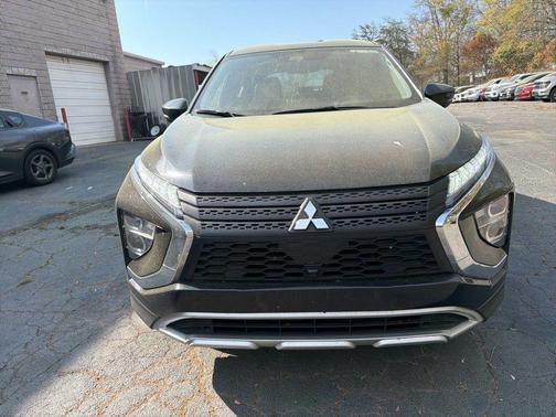 Labrador Black Pearl 2025 Mitsubishi Eclipse Cross SE