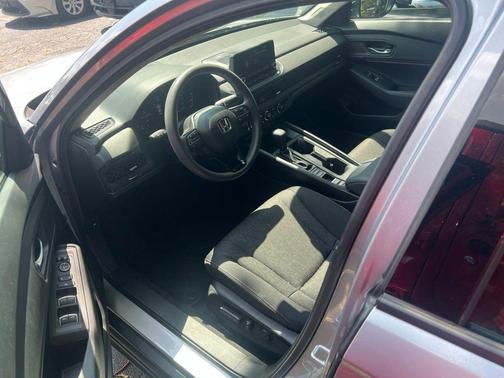 Solar Silver Metallic 2025 Honda Accord SE