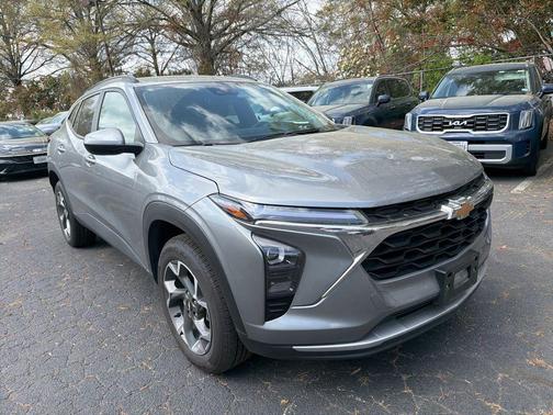 Sterling Gray Metallic 2025 Chevrolet Trax LT