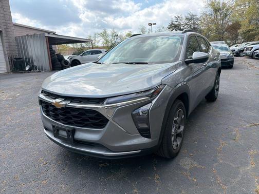 Sterling Gray Metallic 2025 Chevrolet Trax LT