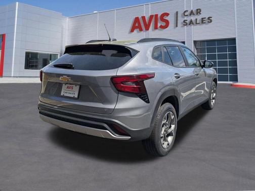 Sterling Gray Metallic 2025 Chevrolet Trax LT