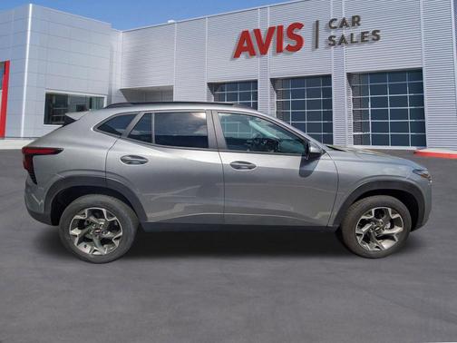 Sterling Gray Metallic 2025 Chevrolet Trax LT