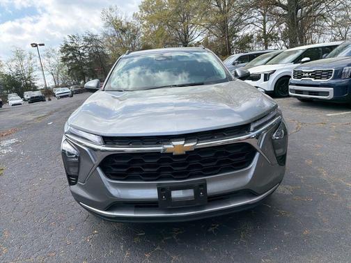 Sterling Gray Metallic 2025 Chevrolet Trax LT