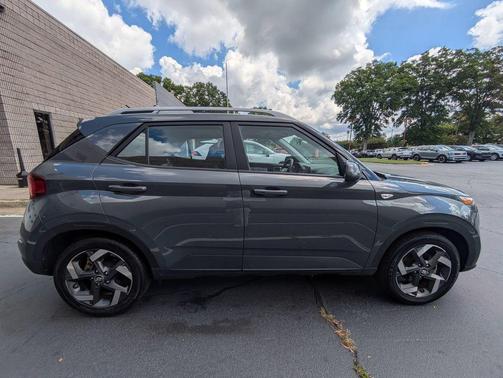 Ecotronic Gray 2025 Hyundai VENUE SEL