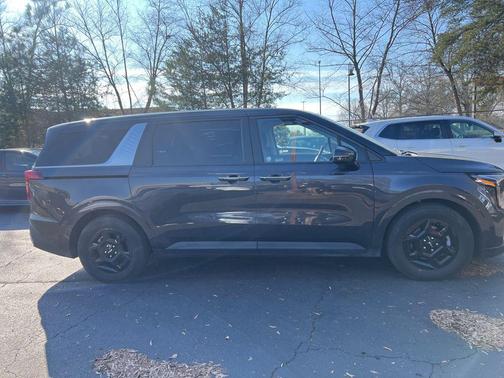 2025 Kia Carnival LXS