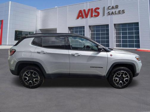 Silver Zynith Metallic Clearcoat 2025 Jeep Compass Trailhawk