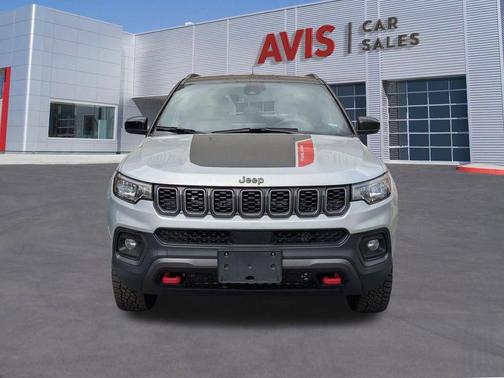 Silver Zynith Metallic Clearcoat 2025 Jeep Compass Trailhawk