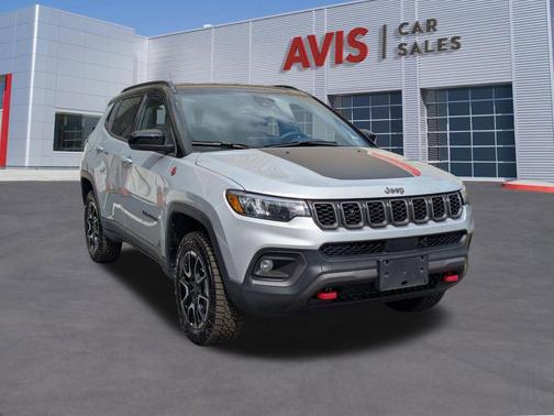 Silver Zynith Metallic Clearcoat 2025 Jeep Compass Trailhawk