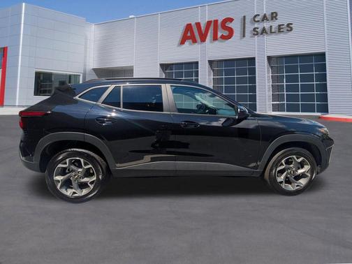 Mosaic Black Metallic 2025 Chevrolet Trax LT