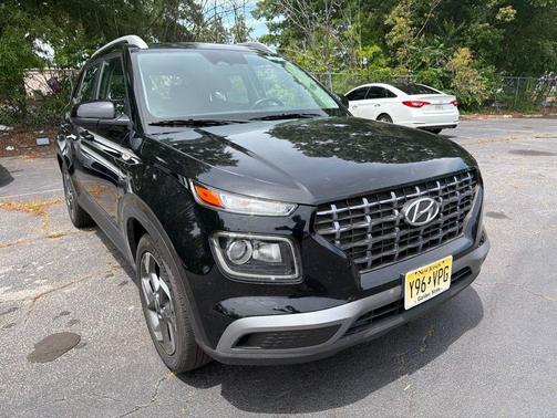 Onyx Black 2025 Hyundai VENUE SEL