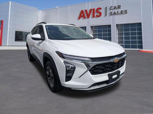 Summit White 2025 Chevrolet Trax LT