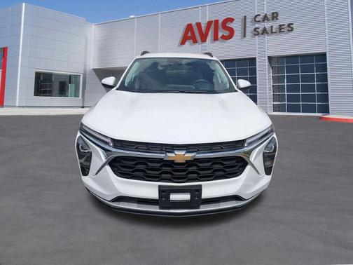Summit White 2025 Chevrolet Trax LT