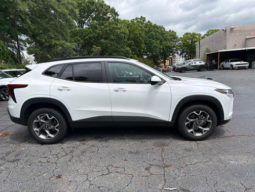 Summit White 2025 Chevrolet Trax LT