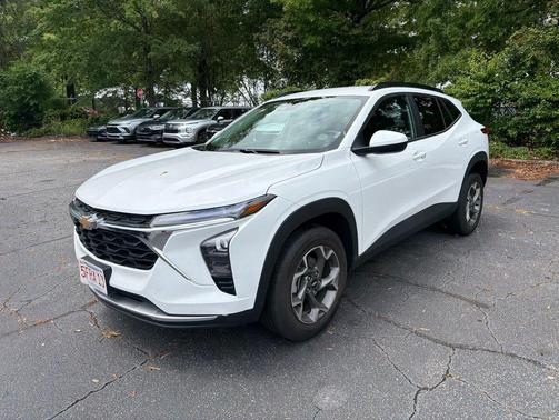 Summit White 2025 Chevrolet Trax LT