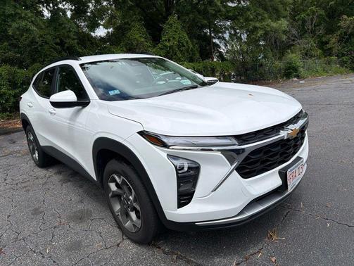 Summit White 2025 Chevrolet Trax LT