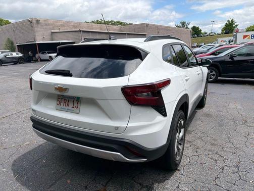 Summit White 2025 Chevrolet Trax LT