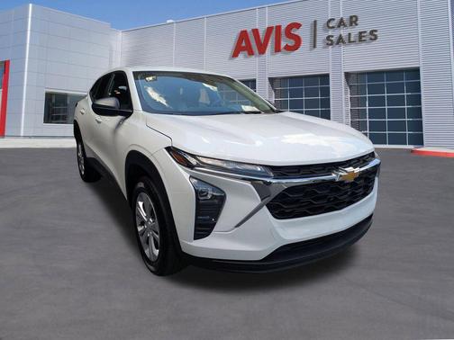 Summit White 2025 Chevrolet Trax LS