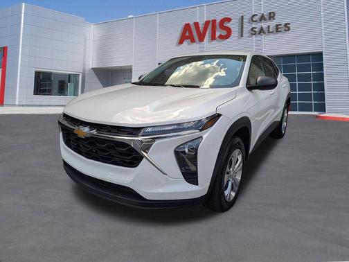 Summit White 2025 Chevrolet Trax LS