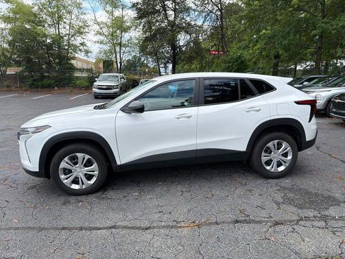 Summit White 2025 Chevrolet Trax LS