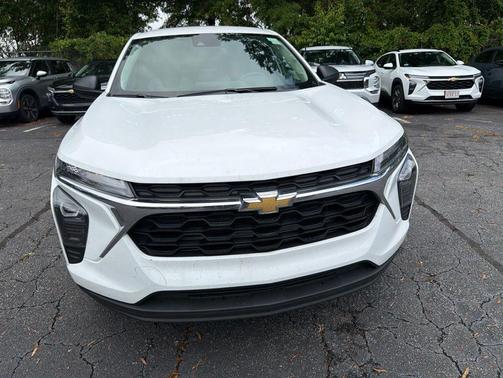 Summit White 2025 Chevrolet Trax LS