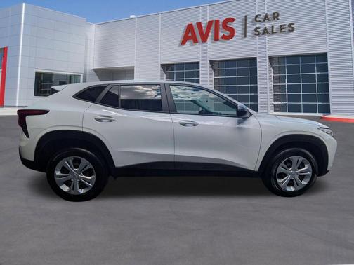 Summit White 2025 Chevrolet Trax LS