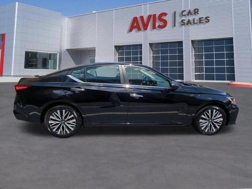 Super Black 2025 Nissan Altima 2.5 SV