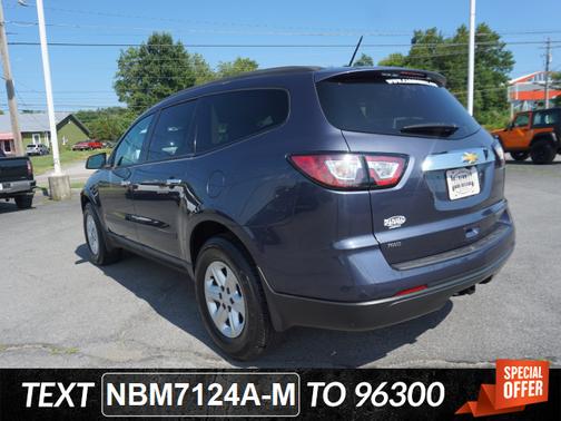 Photo 4 of 37 of 2013 Chevrolet Traverse LS