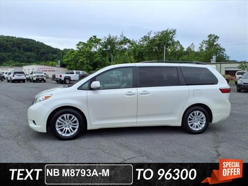 2017 Toyota Sienna XLE