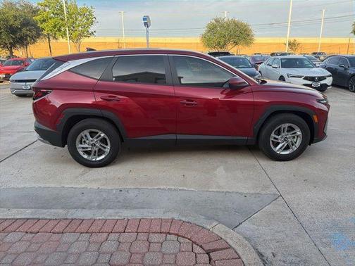 Red 2025 Hyundai TUCSON SE