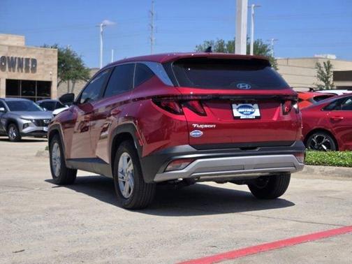 Red 2025 Hyundai TUCSON SE