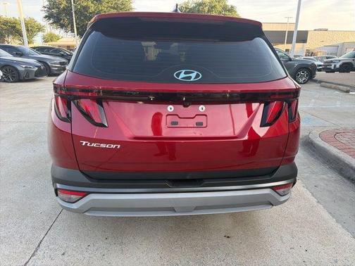 Red 2025 Hyundai TUCSON SE