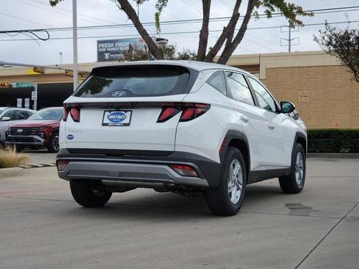 2026 Hyundai TUCSON SE