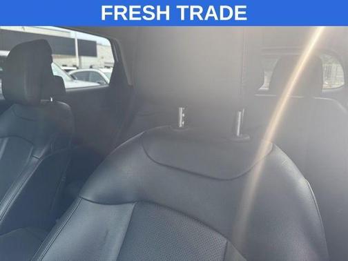White Pearl 2023 Kia Sportage EX