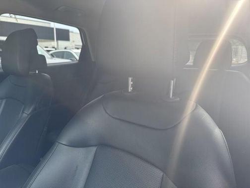 White Pearl 2023 Kia Sportage EX