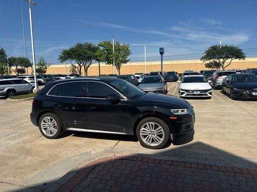 Mythos Black Metallic 2018 Audi Q5 2.0T Premium Plus