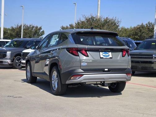 2026 Hyundai TUCSON SE