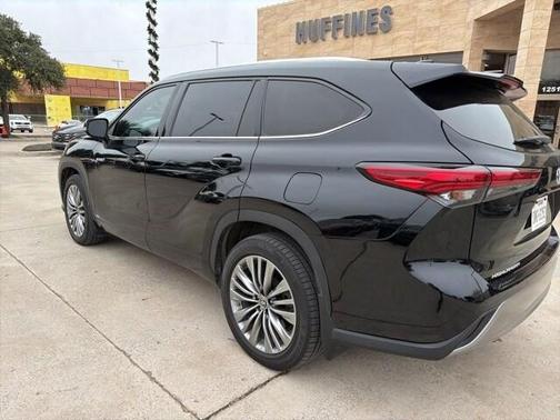 2021 Toyota Highlander Hybrid Platinum