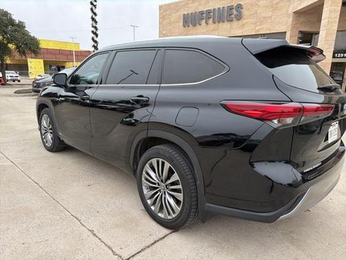 2021 Toyota Highlander Hybrid Platinum