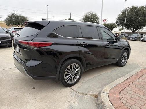 2021 Toyota Highlander Hybrid Platinum