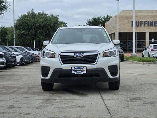 Crystal White Pearl 2020 Subaru Forester Premium
