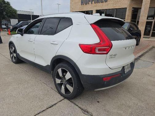 2019 Volvo XC40 T5 Momentum