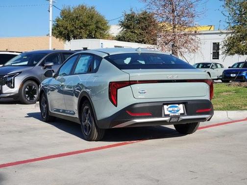 2025 Kia K4 LXS