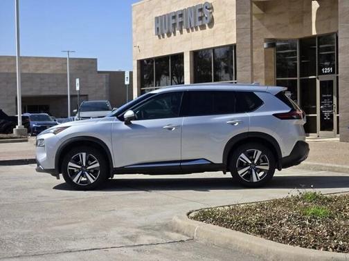2022 Nissan Rogue SL