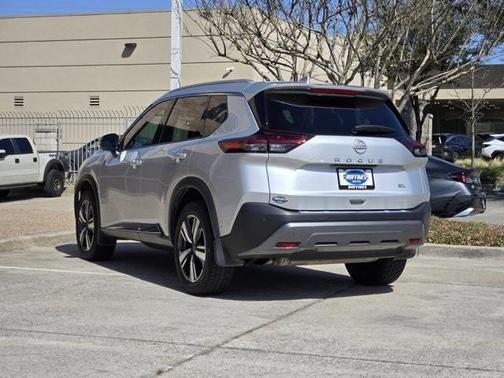2022 Nissan Rogue SL
