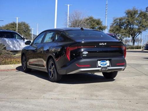 2025 Kia K4 LXS