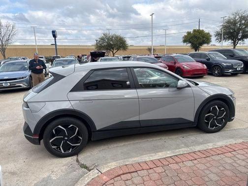 2022 Hyundai IONIQ 5 SE