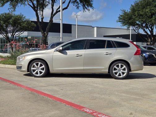 Luminous Sand Metallic 2017 Volvo V60 T5 Premier