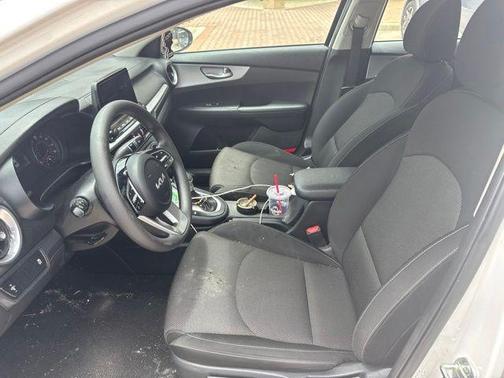 Snow White Pearl 2024 Kia Forte LXS
