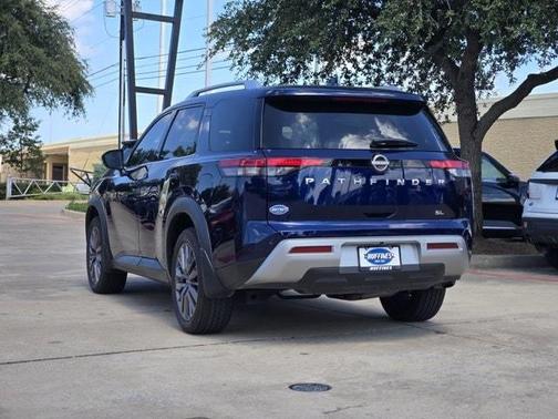 2022 Nissan Pathfinder SL