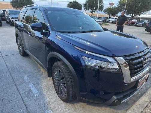 2022 Nissan Pathfinder SL